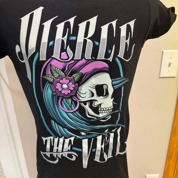 RARE PIERCE THE VEIL GYPSY SKULL SHIRT - Picture 2 of 4